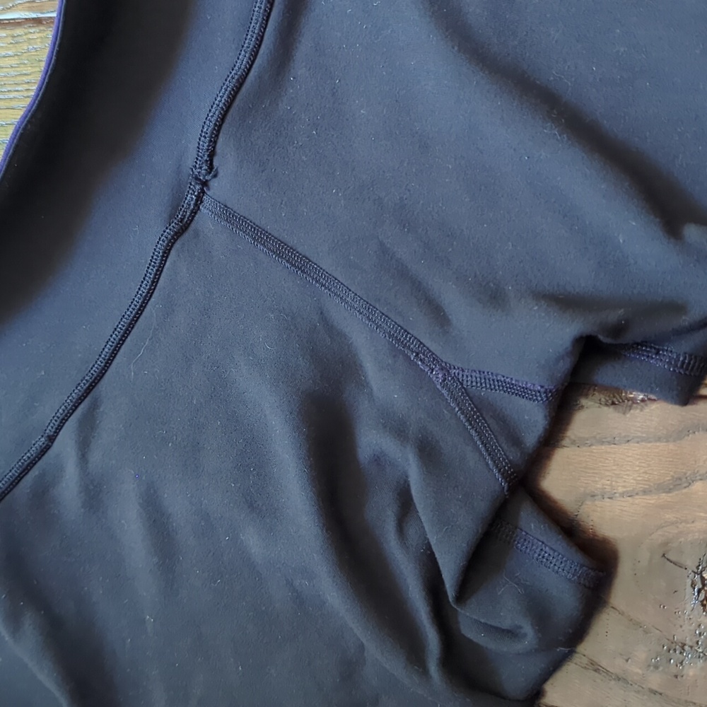 LULULEMON I Purple and Black Reversible Capri Workout Yoga Running Leggings, 8 - Picture 14 of 15